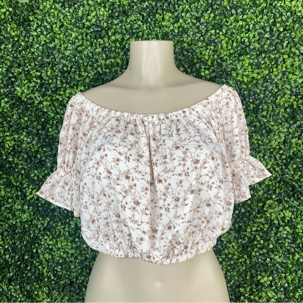 Off shoulder neutral tone‎ floral crop top nwt